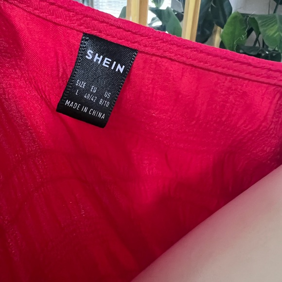 RED DRESS - Picture 3 of 3